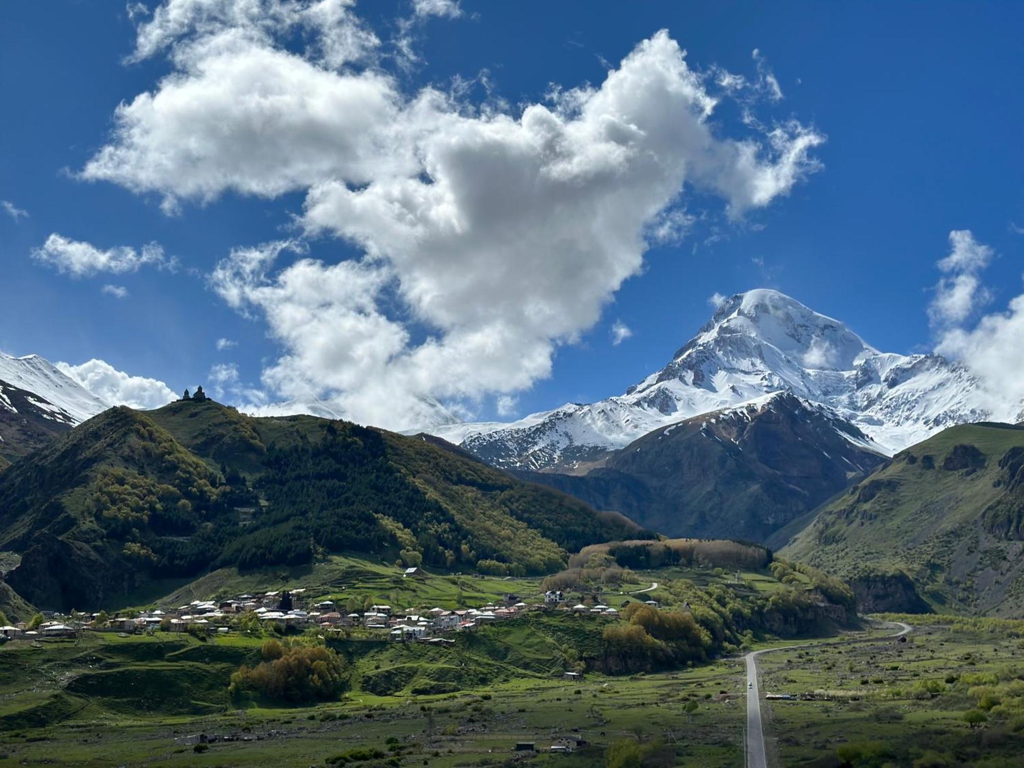 Hotel Axien Kazbegi Exteriér fotografie